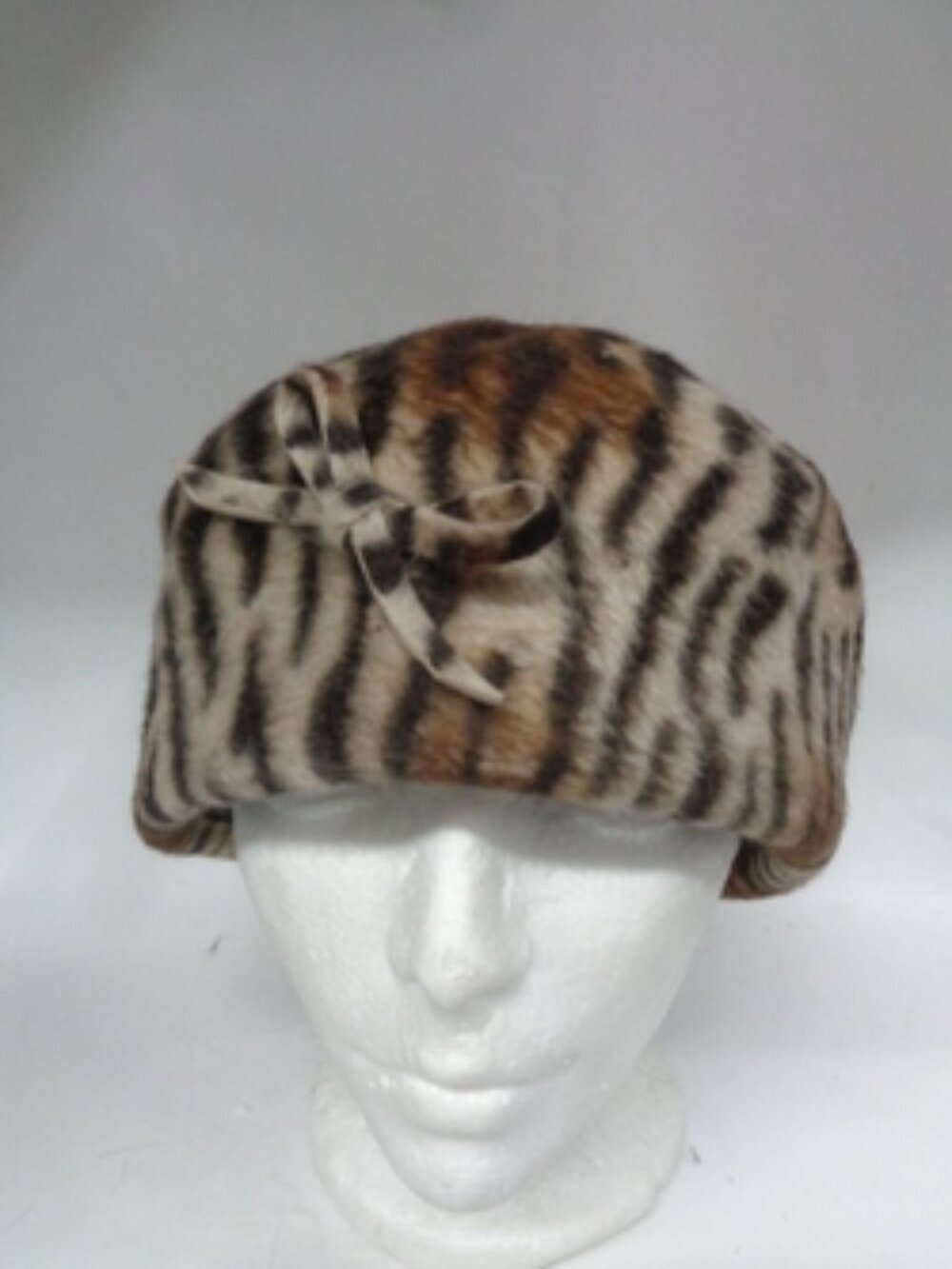 EXCELLENT BROWN ANIMAL DESIGN WOOL HAT CAP WOMEN WOMAN SIZE 22"